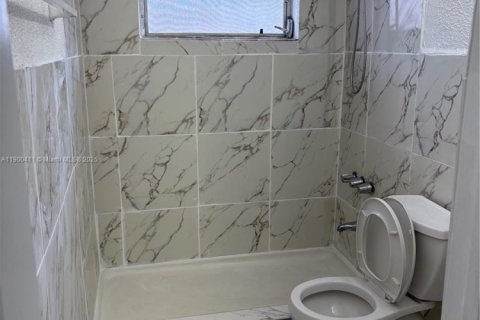 Apartamento en alquiler en Hialeah, Florida, 2 dormitorios, 111.48 m2 № 1951955 - foto 12