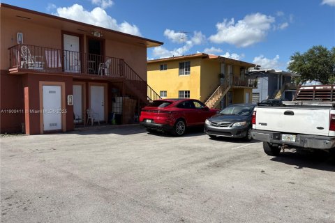Apartamento en alquiler en Hialeah, Florida, 2 dormitorios, 111.48 m2 № 1951955 - foto 24