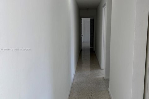 Apartamento en alquiler en Hialeah, Florida, 2 dormitorios, 111.48 m2 № 1951955 - foto 9