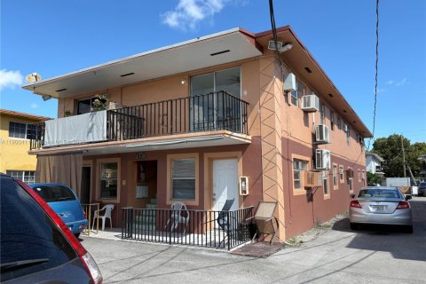 Apartamento en alquiler en Hialeah, Florida, 2 dormitorios, 111.48 m2 № 1951955 - foto 2