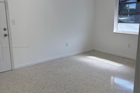 Apartamento en alquiler en Hialeah, Florida, 2 dormitorios, 111.48 m2 № 1951955 - foto 17