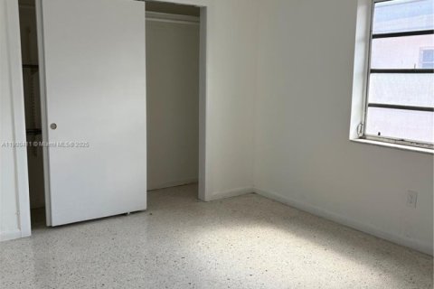 Apartamento en alquiler en Hialeah, Florida, 2 dormitorios, 111.48 m2 № 1951955 - foto 16