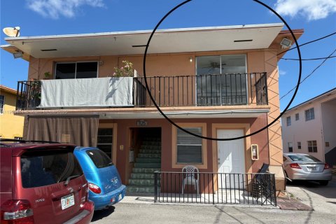 Apartamento en alquiler en Hialeah, Florida, 2 dormitorios, 111.48 m2 № 1951955 - foto 1