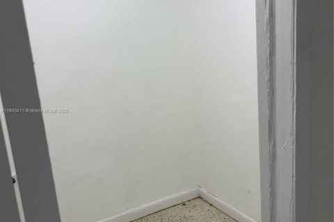 Apartamento en alquiler en Hialeah, Florida, 2 dormitorios, 111.48 m2 № 1951955 - foto 21