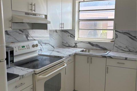 Apartamento en alquiler en Hialeah, Florida, 2 dormitorios, 111.48 m2 № 1951955 - foto 11