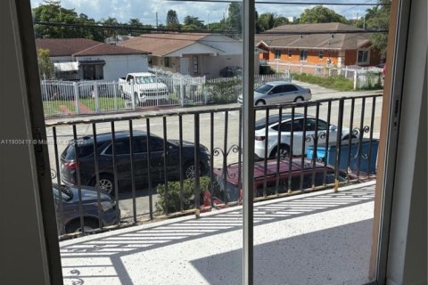 Apartamento en alquiler en Hialeah, Florida, 2 dormitorios, 111.48 m2 № 1951955 - foto 8