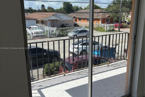 Apartamento en alquiler en Hialeah, Florida, 2 dormitorios, 111.48 m2 № 1951955 - foto 7
