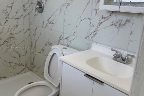 Apartamento en alquiler en Hialeah, Florida, 2 dormitorios, 111.48 m2 № 1951955 - foto 19