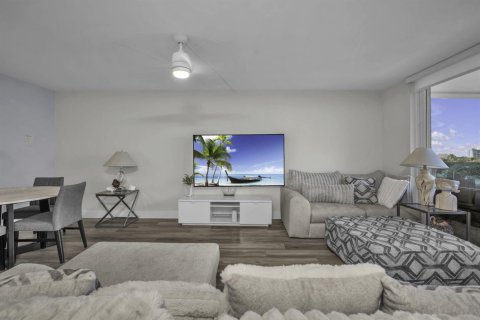 Condo in Pompano Beach, Florida, 2 bedrooms № 2081795 - photo 5