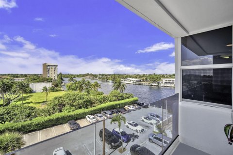Condo in Pompano Beach, Florida, 2 bedrooms № 2081795 - photo 25
