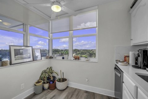 Condo in Pompano Beach, Florida, 2 bedrooms № 2081795 - photo 13
