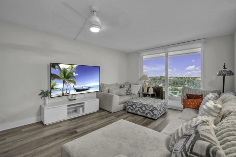 Condo in Pompano Beach, Florida, 2 bedrooms № 2081795 - photo 4