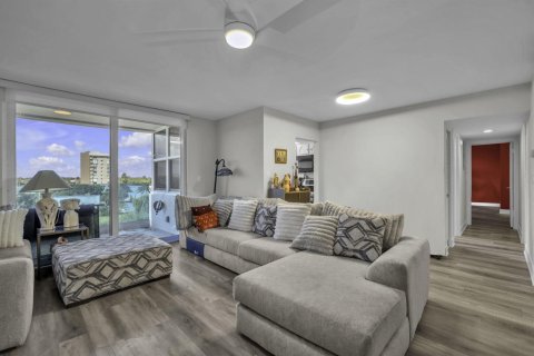 Condo in Pompano Beach, Florida, 2 bedrooms № 2081795 - photo 7