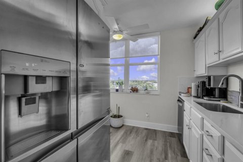 Condo in Pompano Beach, Florida, 2 bedrooms № 2081795 - photo 12