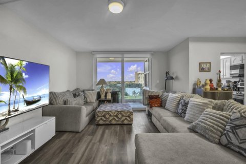 Condo in Pompano Beach, Florida, 2 bedrooms № 2081795 - photo 8