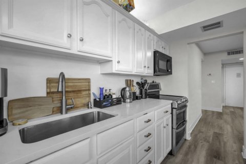 Condo in Pompano Beach, Florida, 2 bedrooms № 2081795 - photo 14
