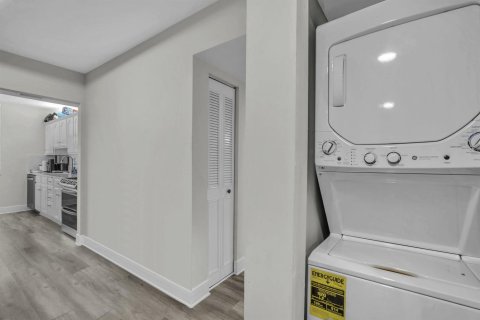 Condo in Pompano Beach, Florida, 2 bedrooms № 2081795 - photo 21