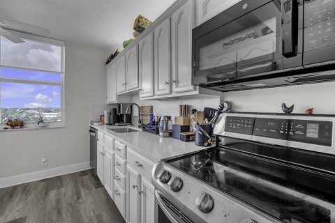 Condo in Pompano Beach, Florida, 2 bedrooms № 2081795 - photo 11