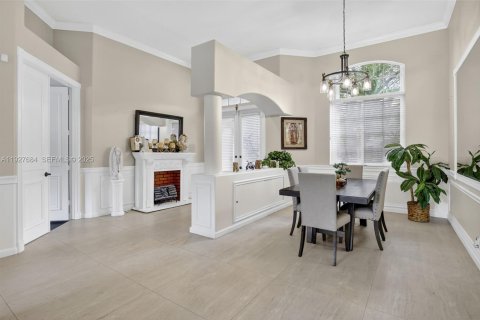 Villa ou maison à vendre à Weston, Floride: 5 chambres, 289.11 m2 № 1986985 - photo 8