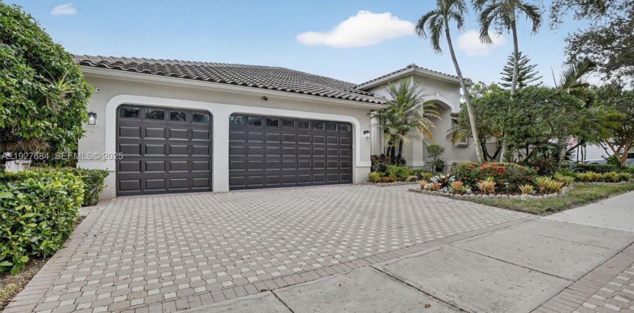 Villa ou maison à Weston, Floride 5 chambres, 289.11 m2 № 1986985