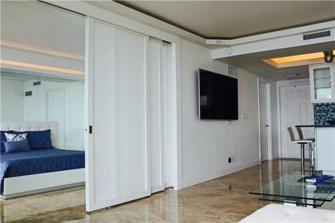 Condo in Deerfield Beach, Florida, 1 bedroom  № 2250399 - photo 13
