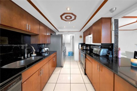 Touwnhouse à vendre à Miami, Floride: 3 chambres, 171.96 m2 № 1779645 - photo 6