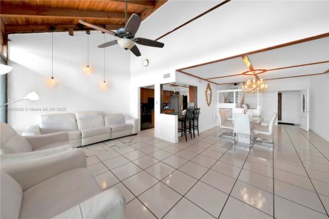 Touwnhouse à vendre à Miami, Floride: 3 chambres, 171.96 m2 № 1779645 - photo 11