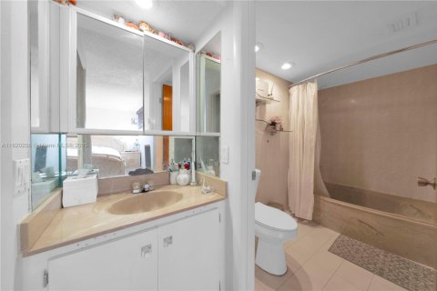 Touwnhouse à vendre à Miami, Floride: 3 chambres, 171.96 m2 № 1779645 - photo 21