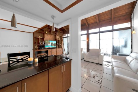 Touwnhouse à vendre à Miami, Floride: 3 chambres, 171.96 m2 № 1779645 - photo 10
