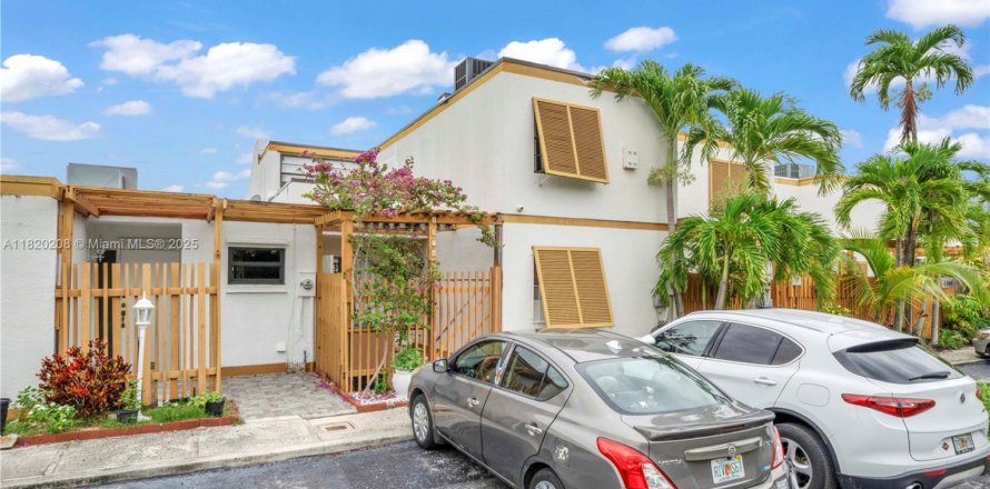 Touwnhouse à Miami, Floride 3 chambres, 171.96 m2 № 1779645