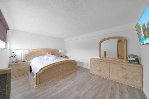Touwnhouse à vendre à Miami, Floride: 3 chambres, 171.96 m2 № 1779645 - photo 19
