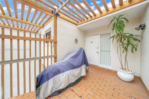Touwnhouse à vendre à Miami, Floride: 3 chambres, 171.96 m2 № 1779645 - photo 2