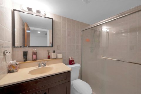 Touwnhouse à vendre à Miami, Floride: 3 chambres, 171.96 m2 № 1779645 - photo 18