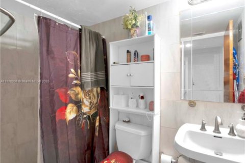 Touwnhouse à vendre à Miami, Floride: 3 chambres, 171.96 m2 № 1779645 - photo 15