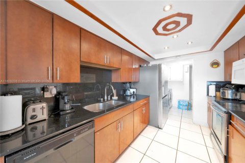 Touwnhouse à vendre à Miami, Floride: 3 chambres, 171.96 m2 № 1779645 - photo 7