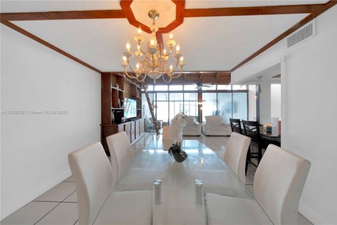 Touwnhouse à vendre à Miami, Floride: 3 chambres, 171.96 m2 № 1779645 - photo 4