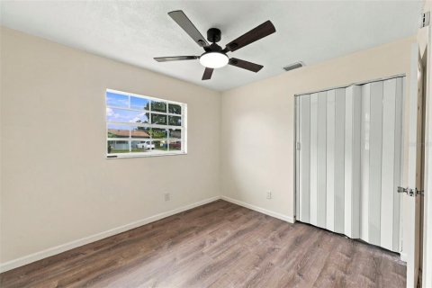 House in Tampa, Florida 3 bedrooms, 115.94 sq.m. № 2393821 - photo 12