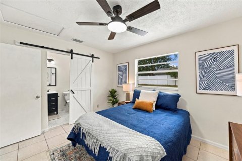 House in Tampa, Florida 3 bedrooms, 115.94 sq.m. № 2393821 - photo 8