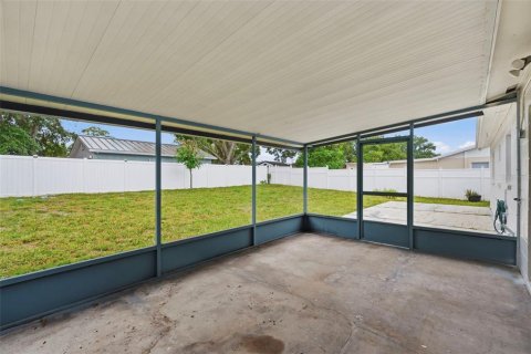House in Tampa, Florida 3 bedrooms, 115.94 sq.m. № 2393821 - photo 16