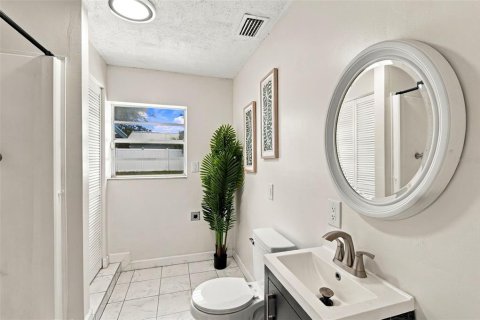 House in Tampa, Florida 3 bedrooms, 115.94 sq.m. № 2393821 - photo 15