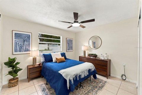 House in Tampa, Florida 3 bedrooms, 115.94 sq.m. № 2393821 - photo 9