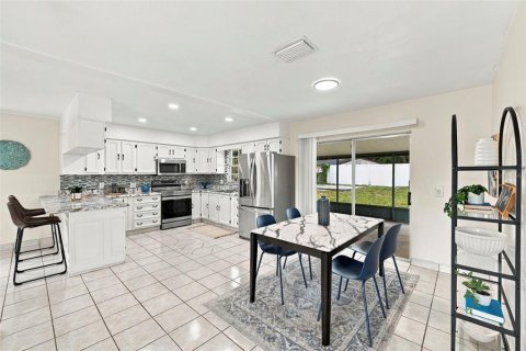 House in Tampa, Florida 3 bedrooms, 115.94 sq.m. № 2393821 - photo 7