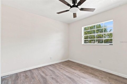 House in Tampa, Florida 3 bedrooms, 115.94 sq.m. № 2393821 - photo 11