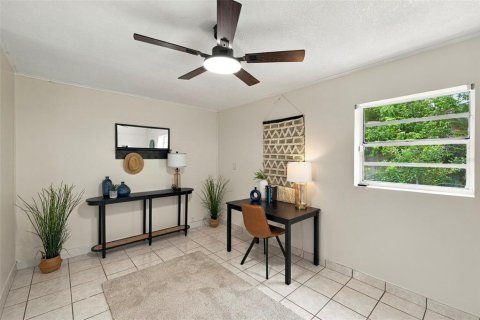 House in Tampa, Florida 3 bedrooms, 115.94 sq.m. № 2393821 - photo 4