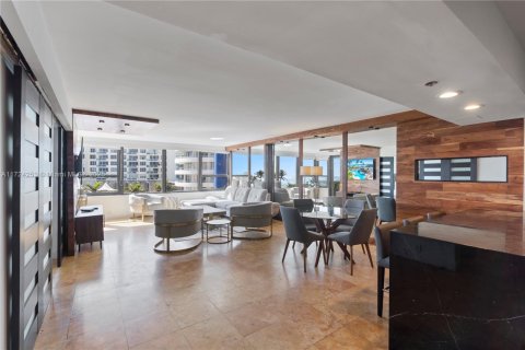Copropriété à vendre à Miami Beach, Floride: 2 chambres, 111.48 m2 № 1939640 - photo 10