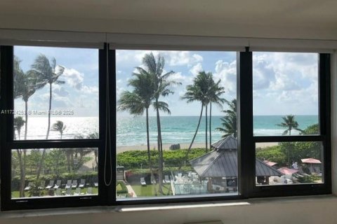 Copropriété à vendre à Miami Beach, Floride: 2 chambres, 111.48 m2 № 1939640 - photo 4