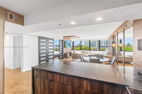 Copropriété à vendre à Miami Beach, Floride: 2 chambres, 111.48 m2 № 1939640 - photo 17