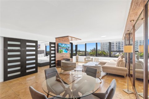 Copropriété à vendre à Miami Beach, Floride: 2 chambres, 111.48 m2 № 1939640 - photo 13
