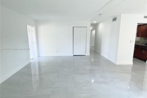 Casa en venta en Tamarac, Florida, 3 dormitorios, 173.82 m2 № 1848391 - foto 8