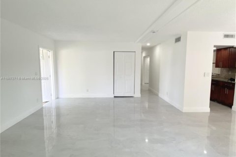 Casa en venta en Tamarac, Florida, 3 dormitorios, 173.82 m2 № 1848391 - foto 4